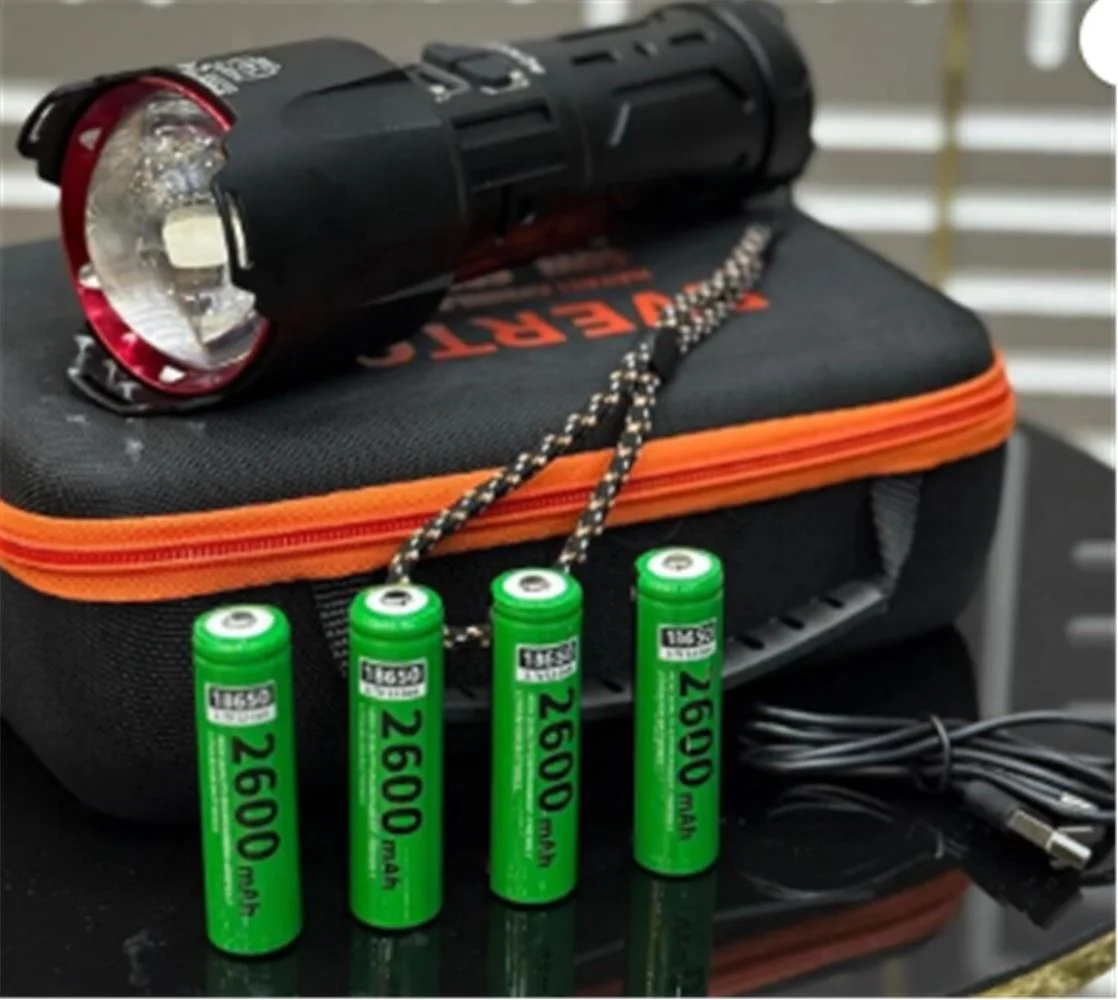 Everton RT-709 Çantalı Metal Fener 60w 6000 lümen Led Gösterge 4-2600 mah Şarjlı Pil Zoomlu