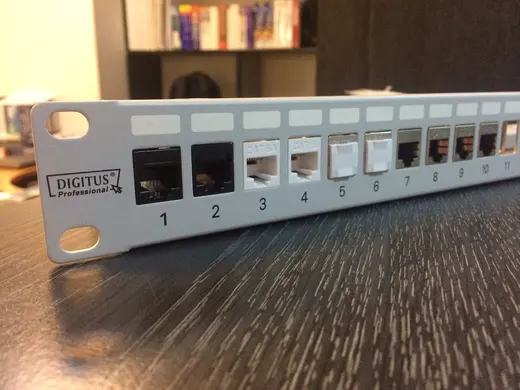 DIGITUS DN-91410 24 Port Boş Patch Panel, Zırhlı, 1U Yüksekliğinde, Gri Renk alternatif görünüm