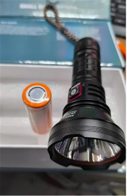 Small Sun SM-F805 Metal Fener 80w 2000lümen (4800mah li-on 3.7- 26650) Şarjlı alternatif görünüm