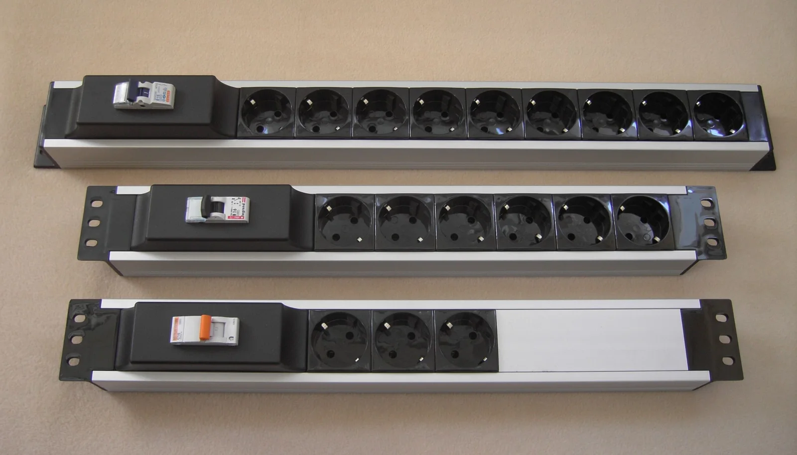 FORMRACK F-F082PR6SA Sigortalı 6 lı 19" Alüminyum Priz