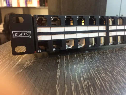 DIGITUS DN-91424 48 Port Boş Patch Panel, Zırhlı Keystone Jack Takılabilir, 1U Yüksekliğinde, siyah RAL 9005 renk görseli 6